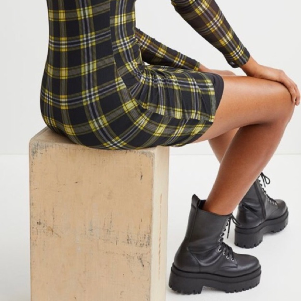 NWT H&M Divided Short Fitted Mesh Dress Black/Yellow Size L